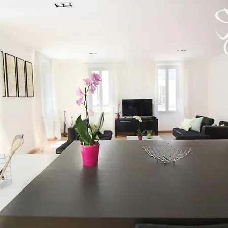Renovated 3 Bedrooms With Patio - Heart Of